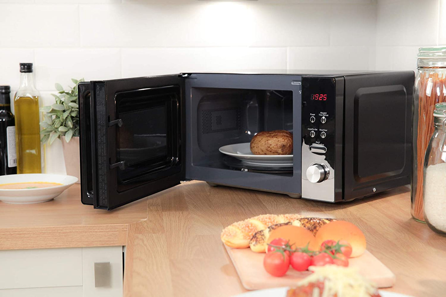RHM2076B 20 Litre 800 W Black Digital Solo Microwave with 5 Power Levels, Automatic Defrost, 8 Auto Cook Menus, Clock & Timer, Easy Clean