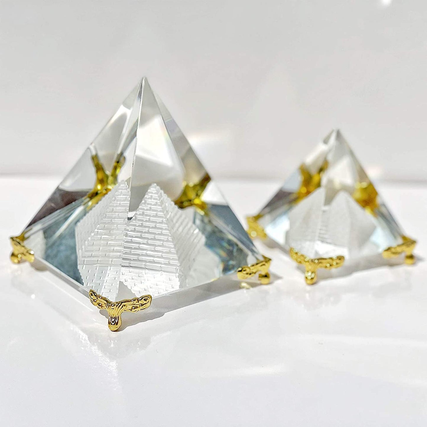 Crystal Pyramid Prism, Feng Shui Crafts Meditation Crystal with Gold Stand for Home Office Art Decor, Pyramids Gift, Stand for Prosperity, Positive Energy and Good Luck(8Cm)