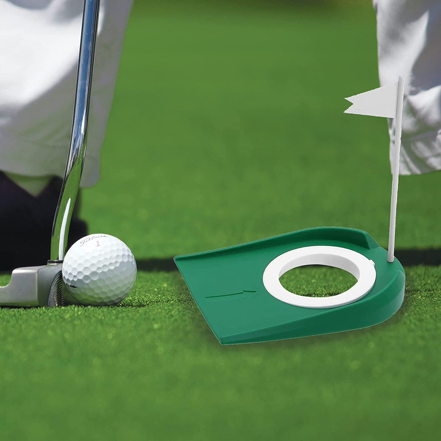 Kigniote Golf Putting Mat Practice, Indoor Outdoor Plastic Golf Putting Cup Practice Aids with Adjustable Hole & White Flag