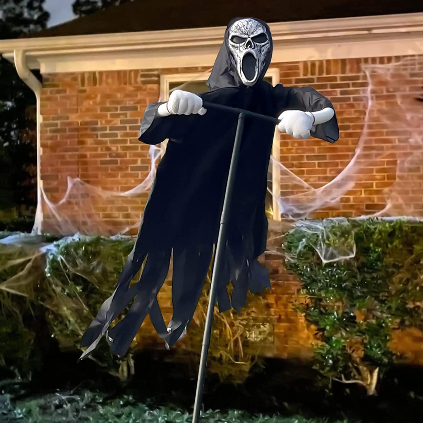 Halloween Decoration Ghostface Scarecrow,Scary Scream Scarecrow Outdoor Horror Decoration,Swaying in the Wind for Festive Atmospheres Horror Theme Party Props