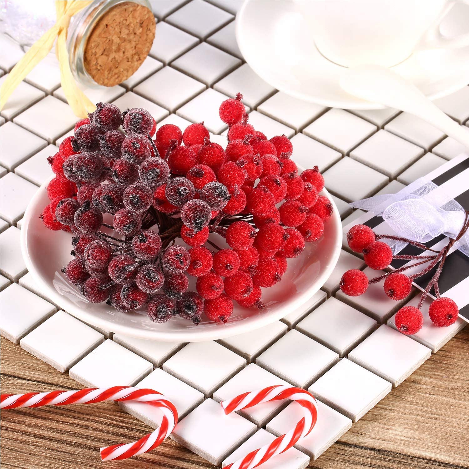 Artificial Frosted Holly Berries Fake 12 Mm Mini Christmas Fruit Berry Flower Decor (Red and Dark Red, 400)